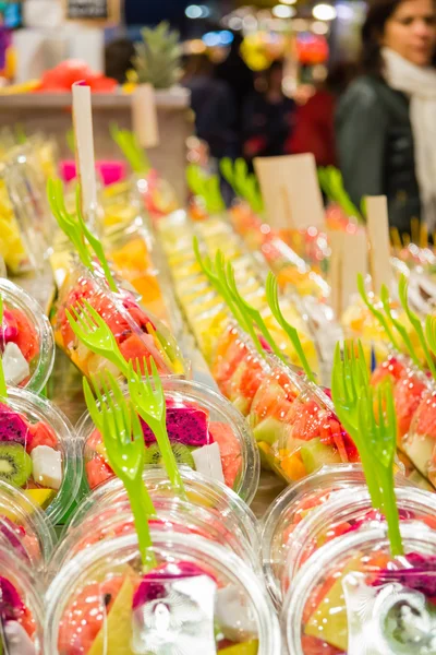 Packed fruits in La Boqueria market, Barcelona — Stock Photo, Image