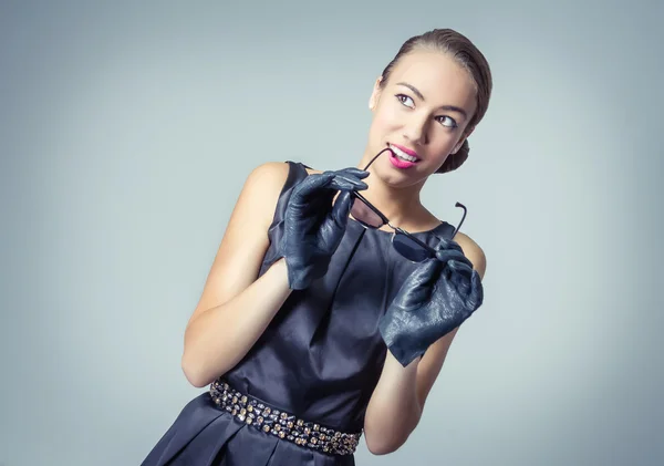 Vintage beautiful fashion girl with sunglasses — Stock Photo, Image