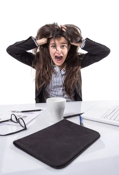 Mulher de negócios estressada gritando e puxando o cabelo — Fotografia de Stock