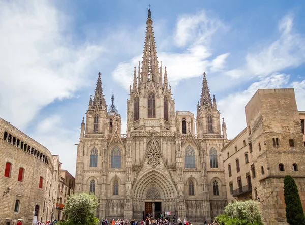 Fachada da catedral gótica de Barcelona, na Espanha — Fotografia de Stock