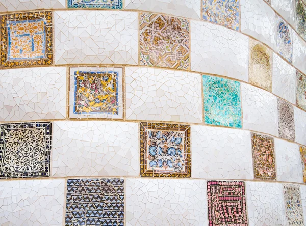 Colorful ceramic mosaics in park Guell, Barcelona — Stock Photo, Image