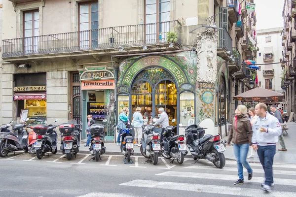 Loja de pastelaria antiga na rua Ramblas, Barcelona — Fotografia de Stock