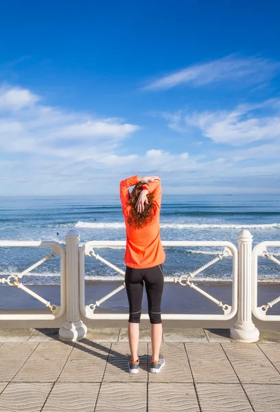 Young girl warming before running in a promenade — Stock Photo, Image