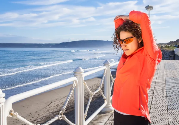 Young girl warming before running in a promenade — Stock Photo, Image