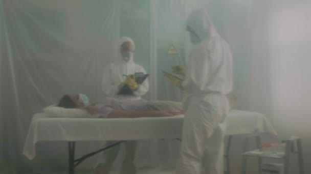 Doctors Bacteriological Protection Doing Medical Check Patient Protective Curtain Field — Vídeo de Stock