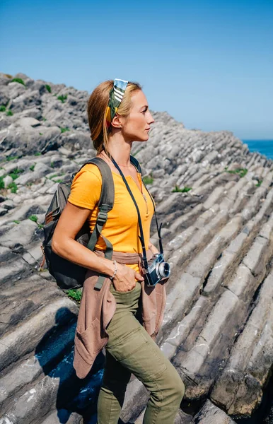 Hiking woman watching flysch rocks landscape — Stock Photo, Image