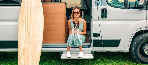 Young Woman Sitting Her Boston Terrier Dog Door Her Camper — Stock Photo, Image