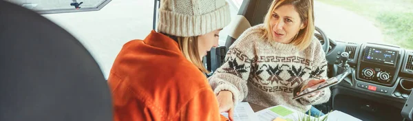 Women Telecommuting Camper Van Trip — Stock Photo, Image