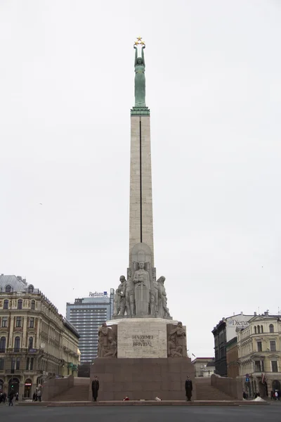 Monument av frihet i riga, Lettland — Stockfoto