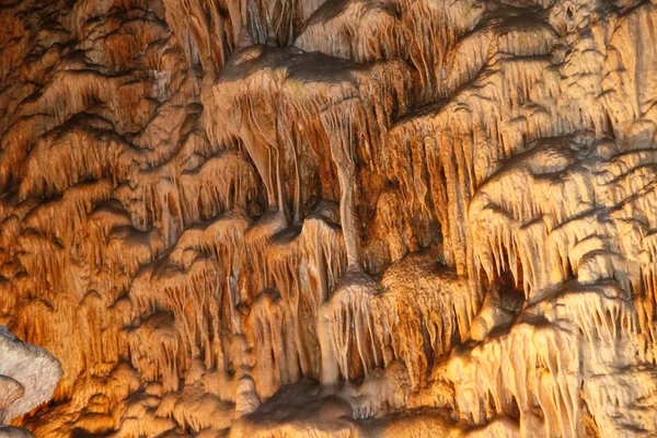 Пещерный кальцит — стоковое фото