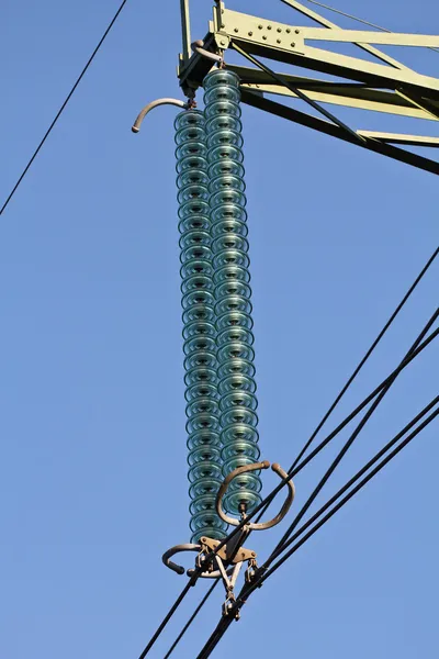 高圧電気絶縁体電気ライン — ストック写真
