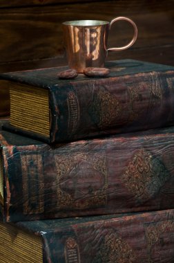 eski kitap yığını