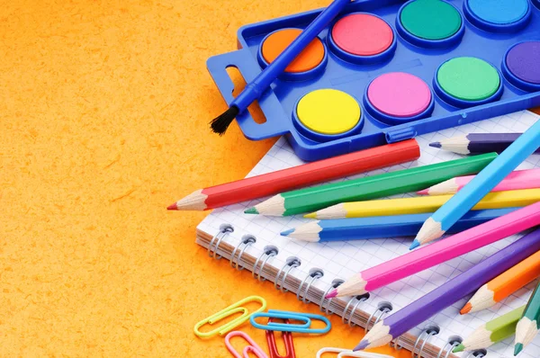 Renkli okul malzemeleri — Stok fotoğraf