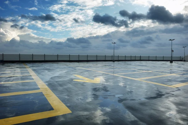 Rainy rooftop parking — Stock Photo, Image