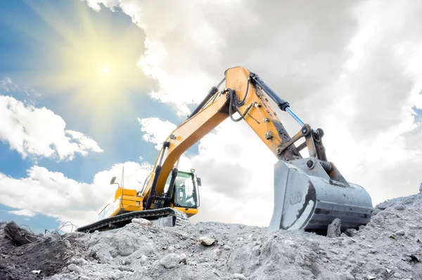 Orta büyüklükte Ekskavatör