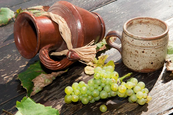 Grape, jug and mug — Stock Photo, Image