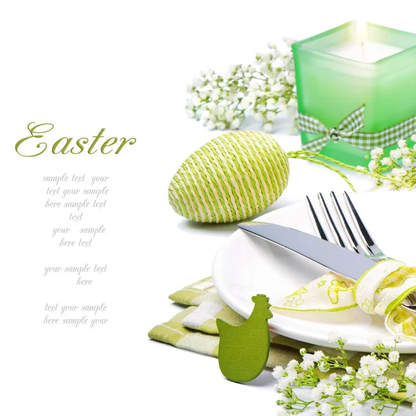 Definição de mesa de Páscoa com vela e flores — Fotografia de Stock