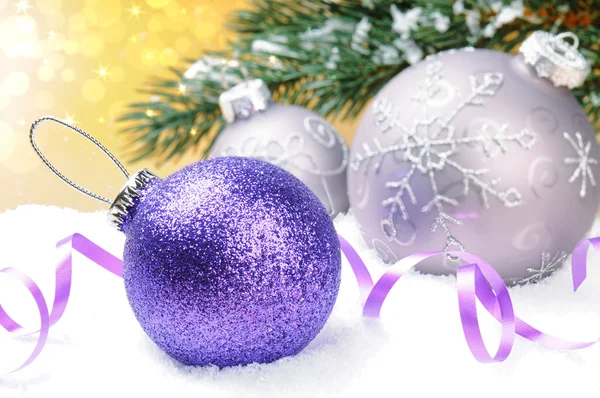 Bolas de Natal no fundo festivo — Fotografia de Stock