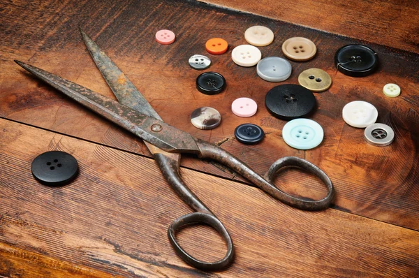 Vintage scissors and buttons — Stock Photo, Image