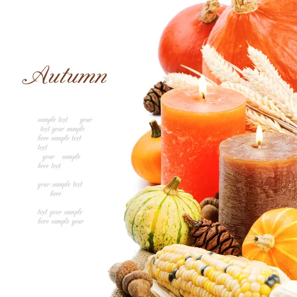 秋季设置与蜡烛和南瓜 — 图库照片