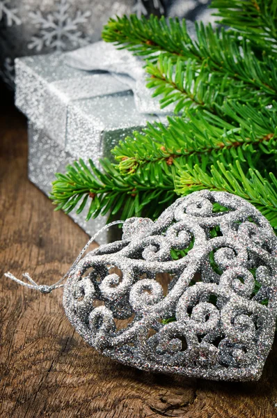 Decorazioni natalizie in tono argento — Foto Stock