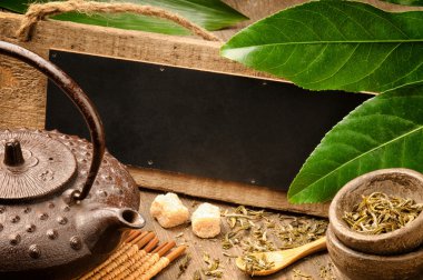 Asya çay seti ve rustik ahşap tahta