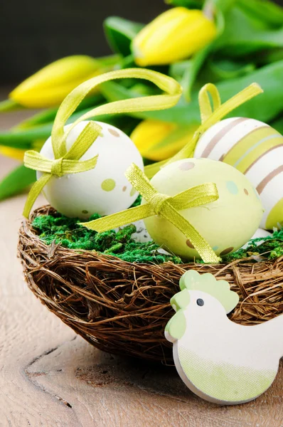 Easter eggs in holiday setting — Stock Photo, Image