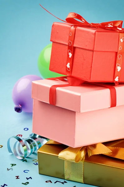 Pilha de caixas de presente coloridas — Fotografia de Stock