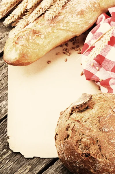 Moldura vintage com pão e baguete — Fotografia de Stock