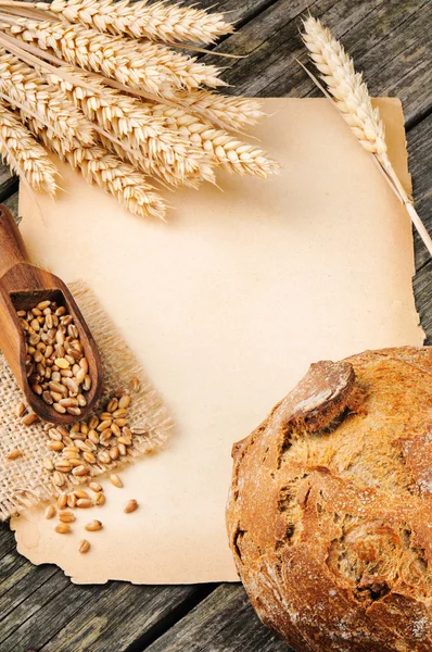 Vintage frame with bread loaf and wheat — Stok fotoğraf