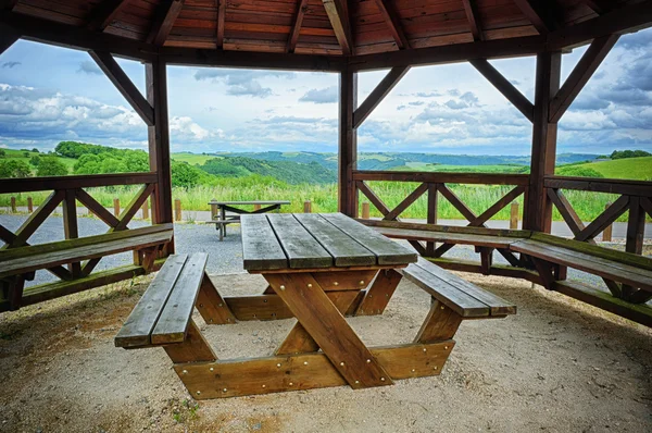 Lugar de picnic de madera — Foto de Stock
