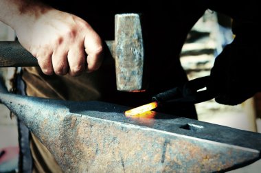 Demirci iş başında