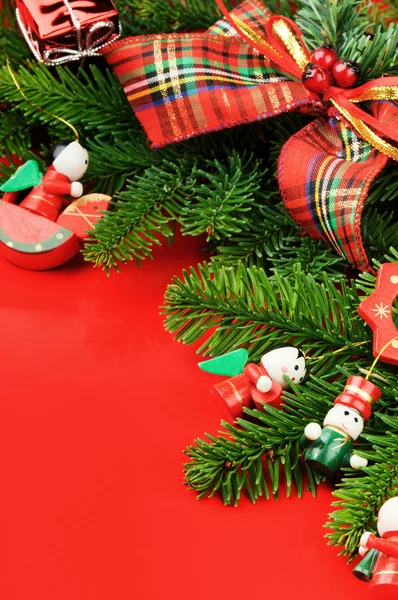 Πλαίσιο με το χριστουγεννιάτικο δέντρο και vintage διακοσμήσεις — Φωτογραφία Αρχείου