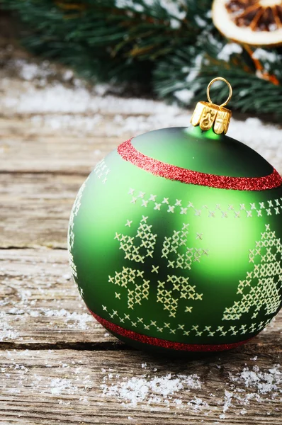 Πράσινη Χριστουγεννιάτικη μπάλα — Φωτογραφία Αρχείου