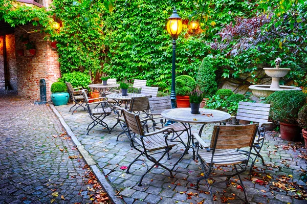 Gezellig café terras in Brugge — Stockfoto