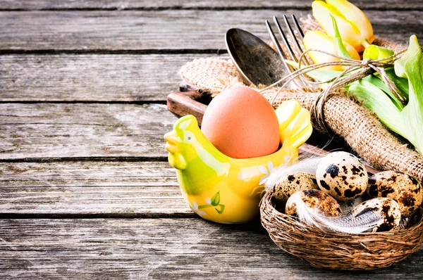 Easter  table setting with quail eggs — Stock Photo, Image