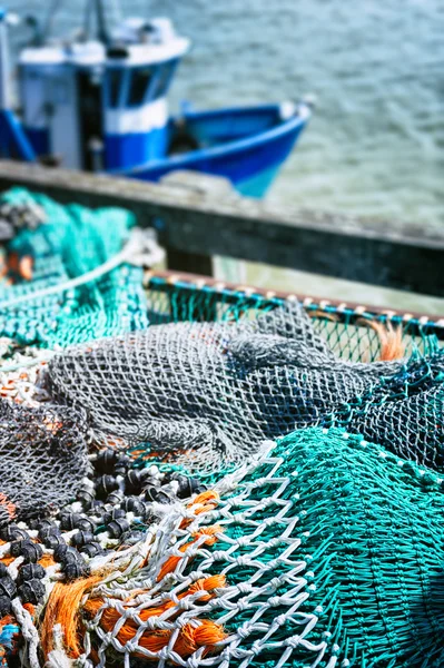 Trocknen von Fischernetzen im Hafen — Stockfoto