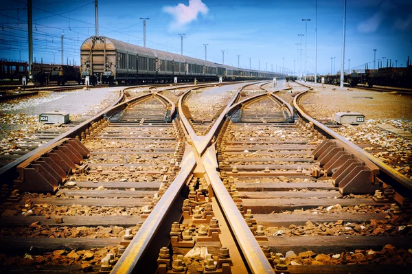 さびで覆われた鉄道のジャンクショ ン — ストック写真