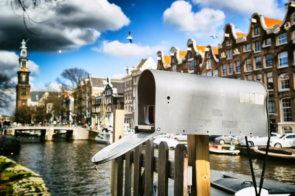 Brievenbus in amsterdam — Stockfoto