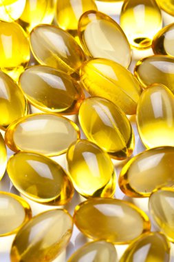 whiteback yere izole renkli vitamini jel kapsül