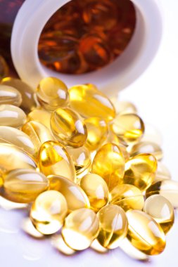 whiteback yere izole renkli vitamini jel kapsül