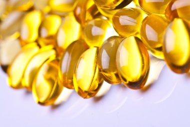 whiteback yere izole renkli vitamini jel kapsül