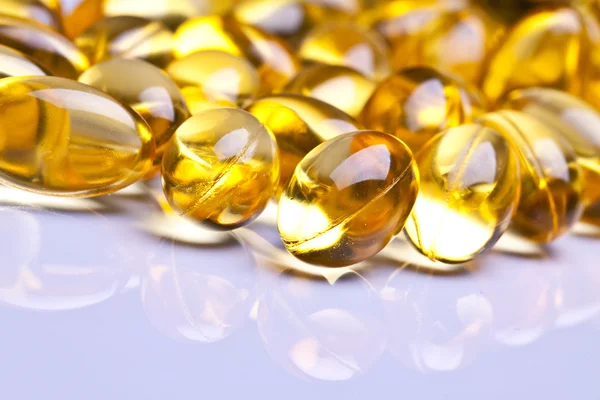 whiteback yere izole renkli vitamini jel kapsül