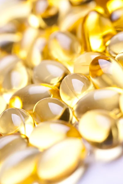 Whiteback 지상에 고립 된 다채로운 비타민 젤 캡슐kleurrijke vitamine gel capsules geïsoleerd op grond van de whiteback — Stockfoto