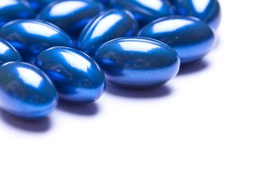 whiteback yere izole renkli vitamini jel kapsül