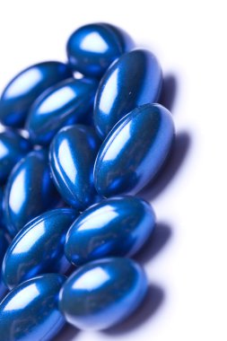 whiteback yere izole renkli vitamini jel kapsül