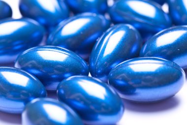 whiteback yere izole renkli vitamini jel kapsül