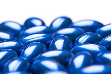 whiteback yere izole renkli vitamini jel kapsül