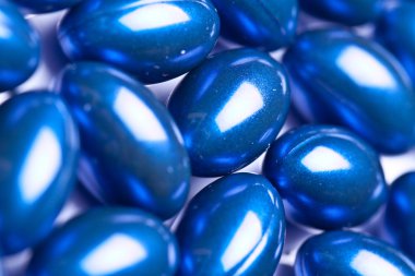 whiteback yere izole renkli vitamini jel kapsül