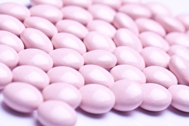 whiteback yere izole renkli vitamini jel kapsül